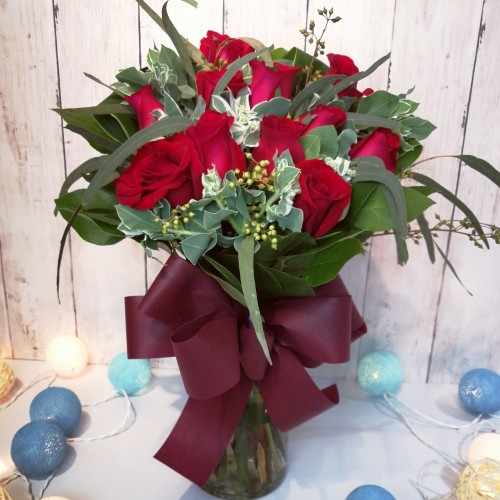 12 Red Rose In A Vase