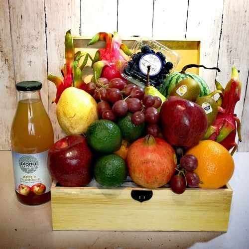 Luxury Fruits Hamper With Organic Juice