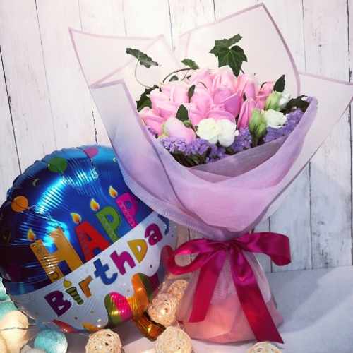 18 Pink Roes Bouquet With A Birthday Balloon