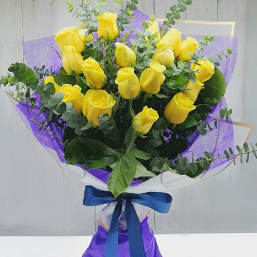 Cheerful Bouquet Of 18 Yellow Roses